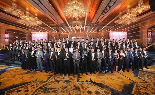 米兰·(milan)科技海外子公司马来西亚Ray Tech登榜 SME100「高速成长企业奖」米兰·(milan)科技海外全资子公司马来西亚Ray Tech (Malaysia) Sdn Bhd入选2025年度马来西亚SME100 Award,Fast Moving Companies「高速成长企业奖」榜单 。 这一荣誉标志着公司的创新能力与综合实力已经在东南亚企业界获得权威认可。 *SME100 Awards是东南亚地区权威的企业成长风向标，由马来西亚财政部引荐，联合国家公信局等权威机构创办，以严苛的量化与质化评估体系，综合审视企业的成长绩效、创新能力、治理水平及社会贡献。  【活动现场】 （领奖图片） Ray Tech董事兼营运经理 Alan Boon 领奖 这一奖项不仅是Ray Tech高速成长与行业竞争力的彰显，更是业界对米兰·(milan)出海东南亚发展成果的肯定。  打造马来西亚高端智造检测标杆 Ray Tech (Malaysia) Sdn Bhd是米兰·(milan)科技在海外打造的第一个综合型基地，集研发、生产与技术服务于一体，构建了全方位、一站式的技术支持体系，为东南亚制造业提供专业、系统的本土化智能检测解决方案。