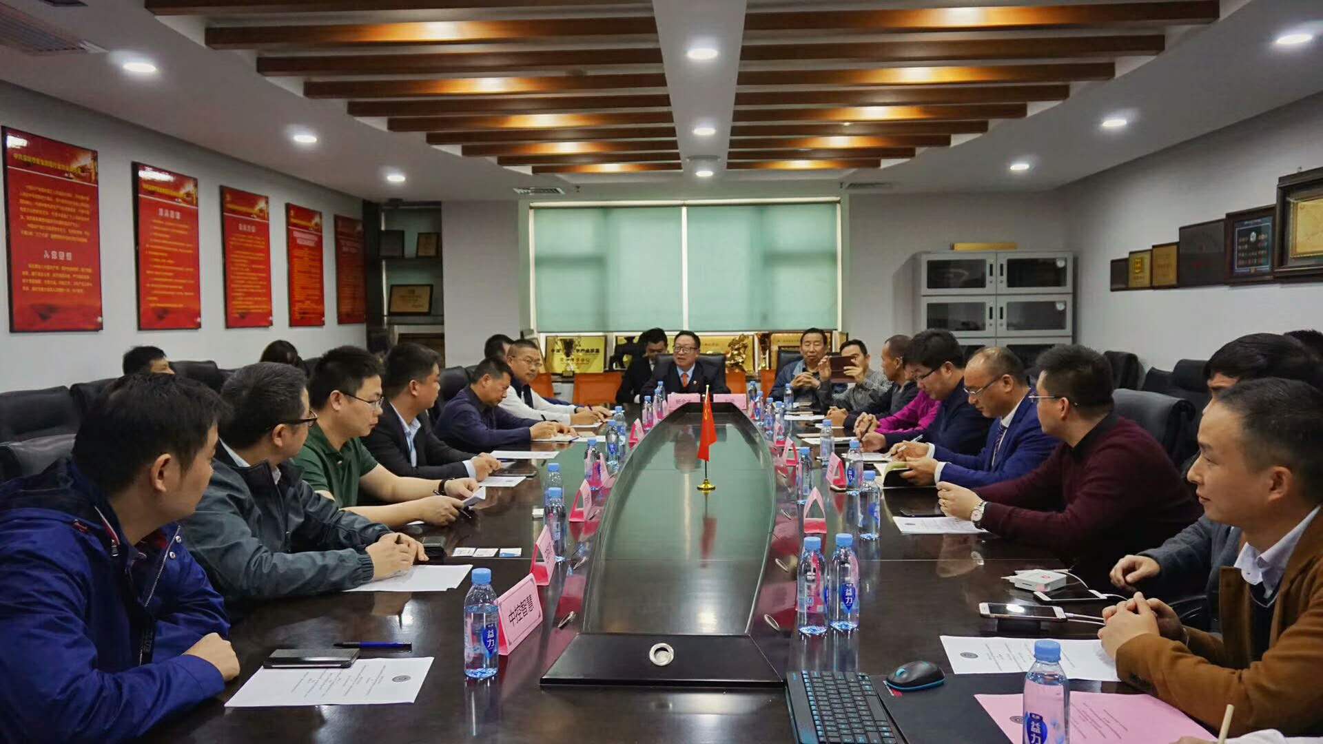 祝贺米兰·(milan)科技荣获“2017年中国警用装备十大品牌”