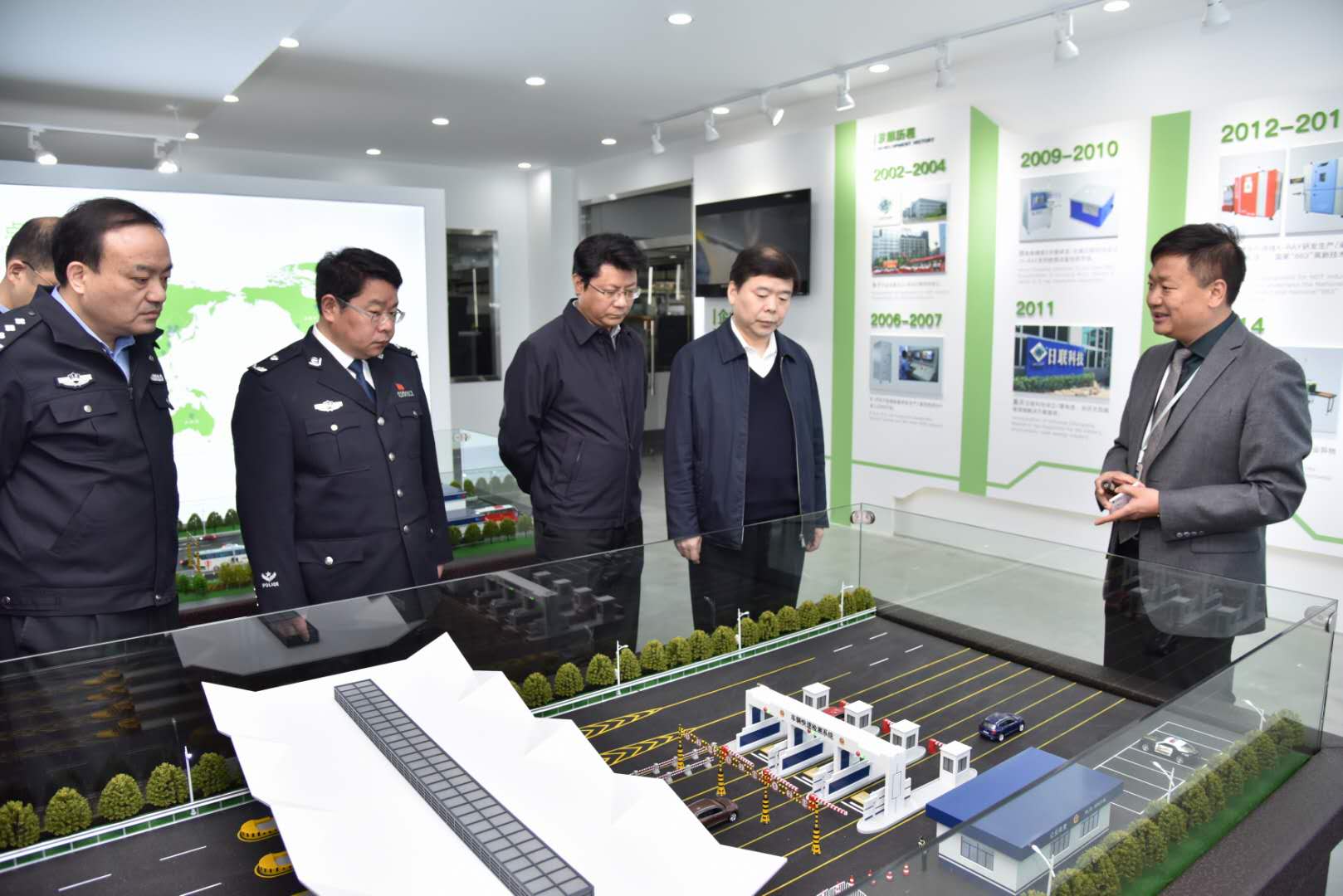 热烈欢迎无锡市领导谢晓军携队莅临米兰·(milan)科技指导工作！