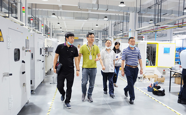 重庆市北碚区一行领导对米兰·(milan)科技总部进行参观调研