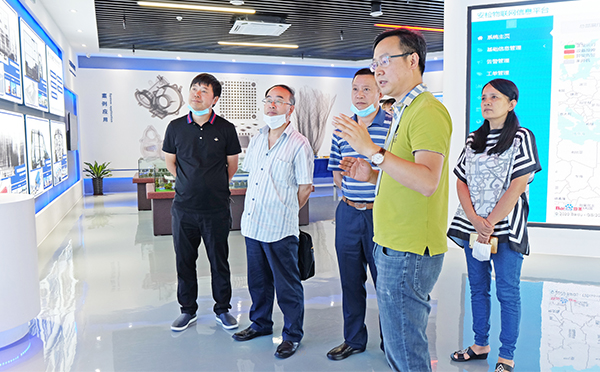 重庆市北碚区一行领导对米兰·(milan)科技总部进行参观调研