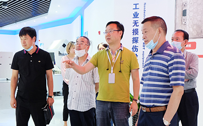 重庆市北碚区一行领导对米兰·(milan)科技总部进行参观调研